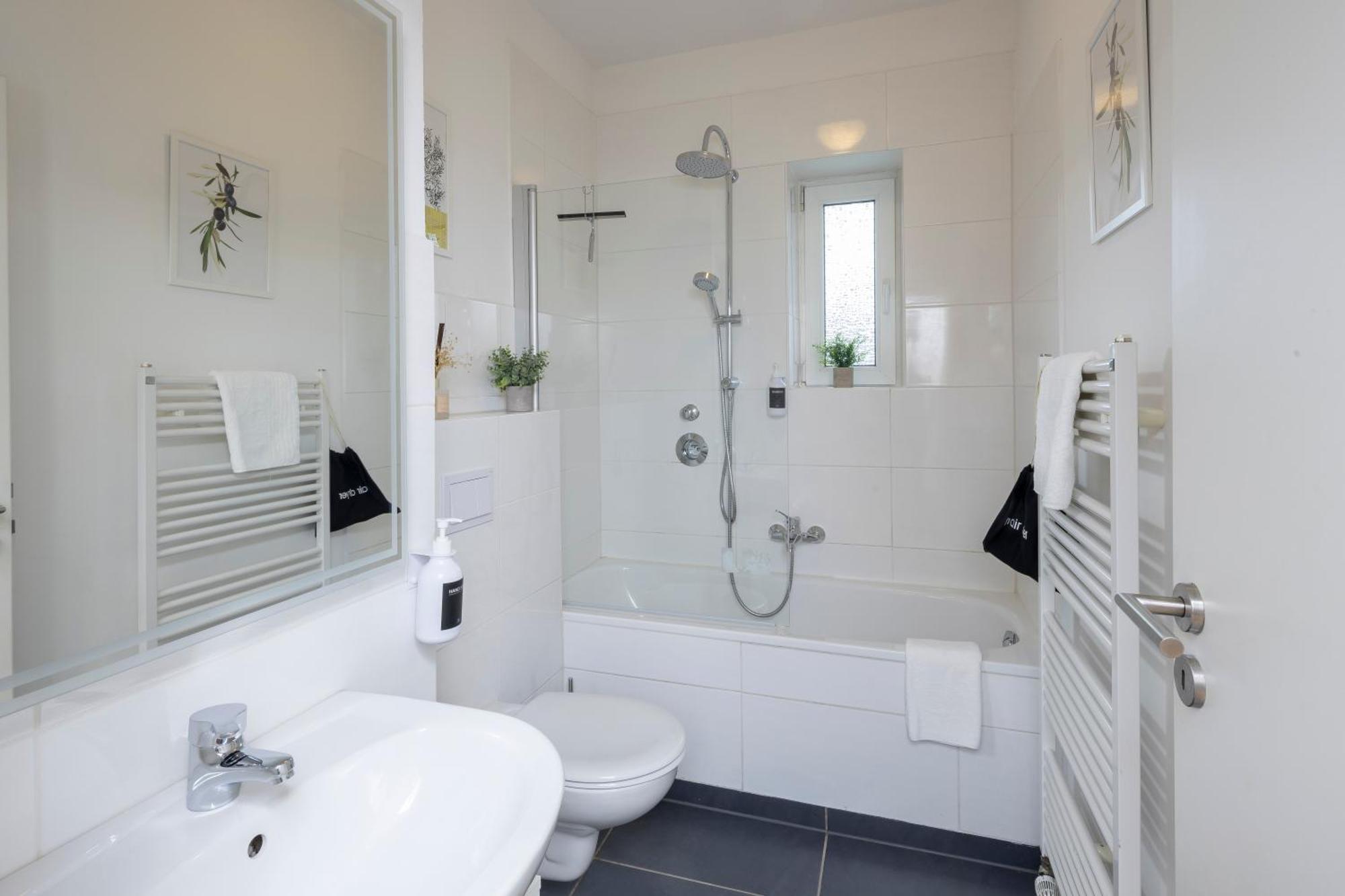 Olive Apartments - 2X Kingsize Betten - Sehr Zentral Leverkusen Exteriör bild